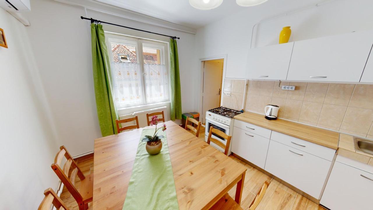 Family Apartman Miskolc Eksteriør billede
